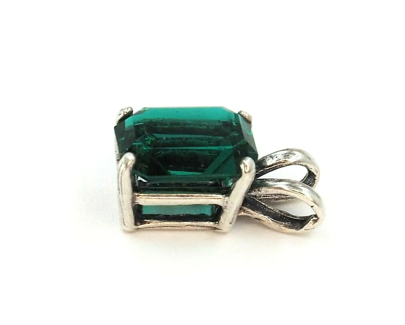 Emerald 14ct White Gold Pendant